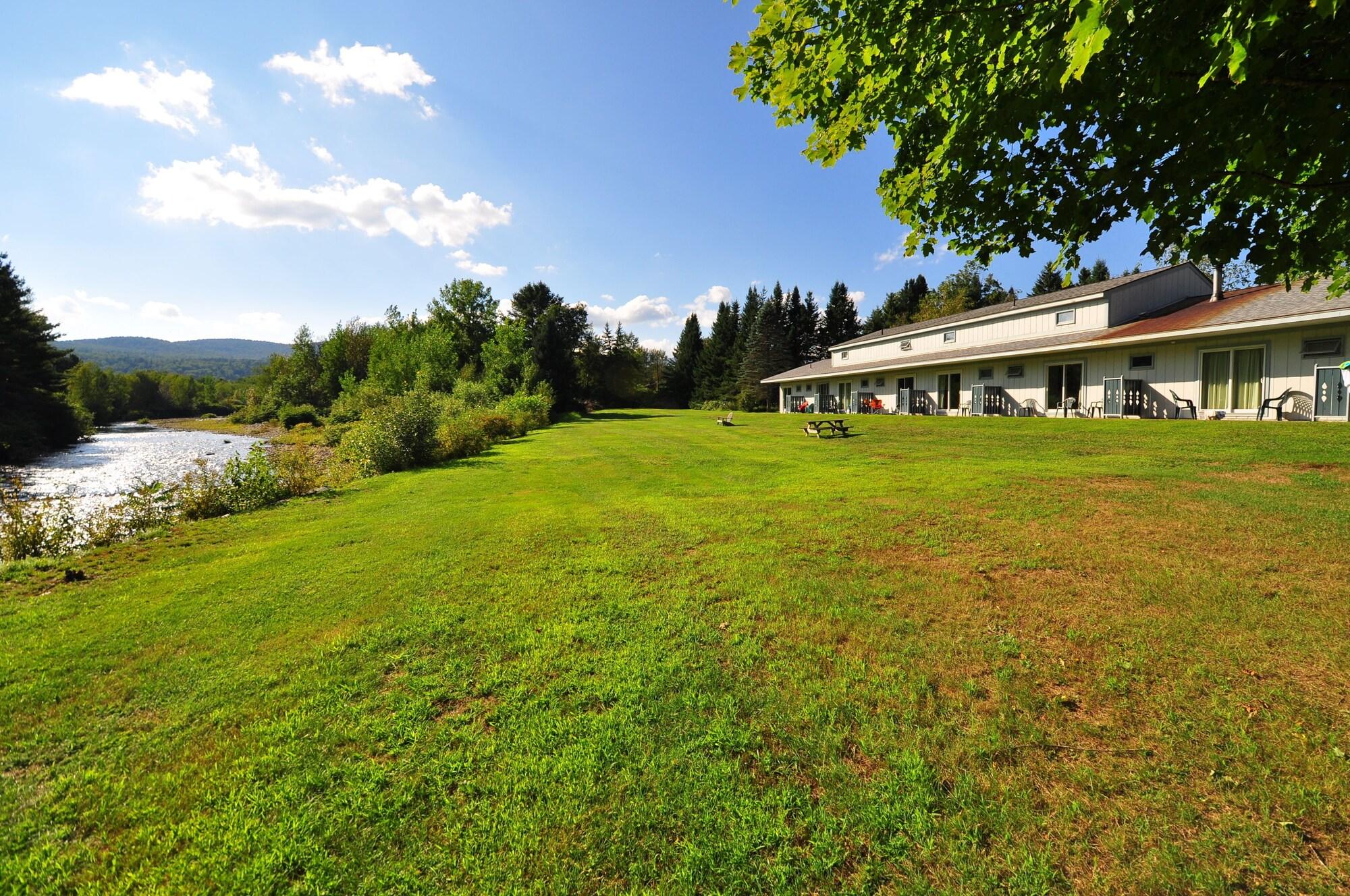 Sun & Ski Inn And Suites Stowe Extérieur photo