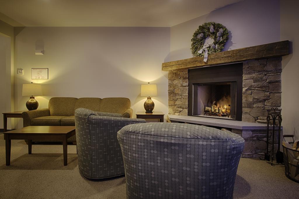 Sun & Ski Inn And Suites Stowe Extérieur photo