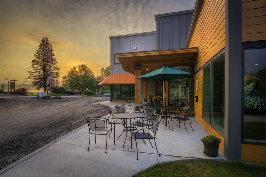 Sun & Ski Inn And Suites Stowe Extérieur photo