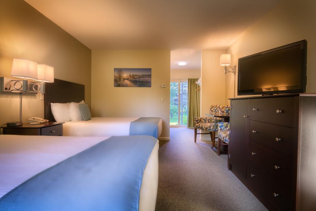 Sun & Ski Inn And Suites Stowe Extérieur photo